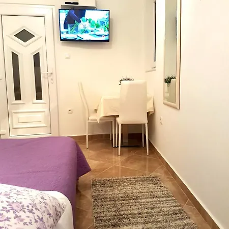 Ivana With Private Bathroom - Center Of Casa de hóspedes 3*